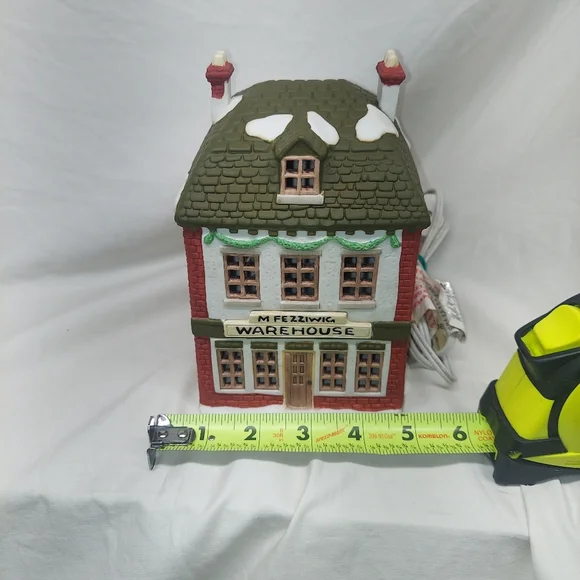 Department 56 Dickens' Village Series 1986 "Fezziwig's Warehouse" 6500-5 - Picture 5 of 7